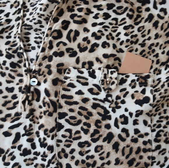 ZARA Basic Animal Print Roll Tab Sleeve V-Neck Collar Top Sz - Picture 9 of 10